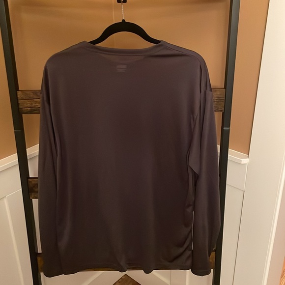 Nike Tech Shirt - Picture 4 of 4